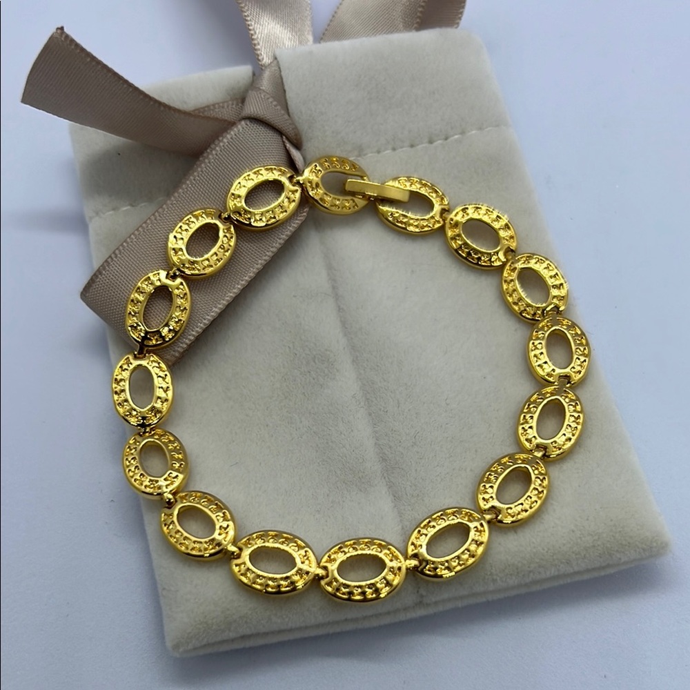Elegant Gold Bracelet for Women